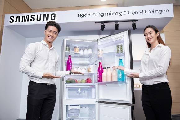 삼성전자가 13일(현지시간) 베트남 호치민에 위치한 가전복합단지에서 상냉장·하냉동 냉장고 신제품을 출시하고 빠르게 성장하는 동남아 프리미엄 냉장고 시장을 공략한다. ⓒ 삼성전자