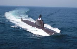 우리 손으로 만든 3,000톤급 전략 잠수함 인도